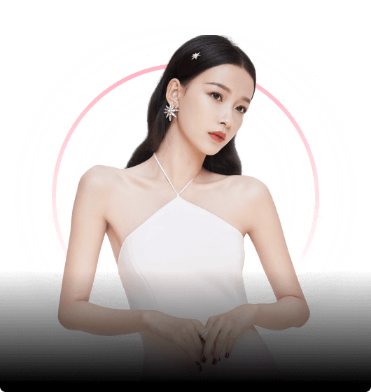 第18分钟，韦世豪抢球踩到阮奇龙脚背，裁判向其出示黄牌